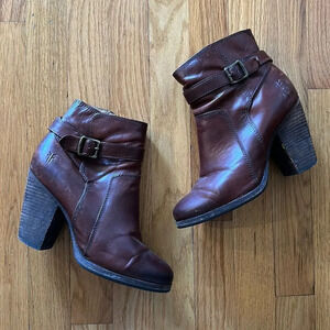 Frye sz 7 Patty Riding Bootie in cognac brown color good pre owned wear shown